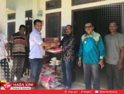 Muslem Bagikan Bantuan Sembako kepada Korban Dampak Banjir Darul Hikmah