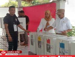 Pj Bupati Aceh Jaya beserta Istrinya Gunakan Hak Pilihnya di TPS 4 Padang Datar