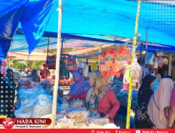 Jelang Hari Raya, Emak-emak di Aceh Jaya Buru Kue Lebaran