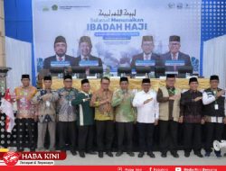 Pj Bupati Aceh Jaya melepas keberangkatan Calon Jamaah Haji Aceh Jaya ke Tanah Suci