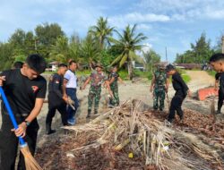 Brimob Polda Aceh Gelar Aksi Bersih Sampah Dibibir Pantai Calang