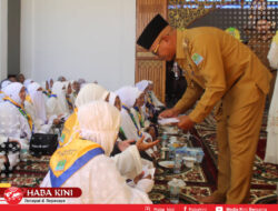 Pj Bupati Aceh Jaya Peusijuek 52 Jamaah Calon Haji Aceh Jaya