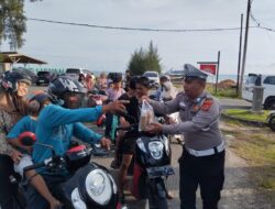 Peduli Bersama di Bulan Ramadhan, Satlantas Polres Aceh Jaya Berbagi Takjil