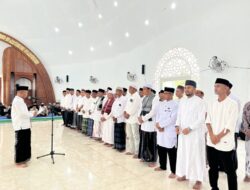 Dihadiri Bupati dan Wabup, Pengurus BKM Baitussalam Nyak Sandang Dikukuhkan