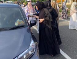 Ketua TP PKK Aceh Jaya Terpilih Bagikan Takjil Bersama TK Putra II Calang