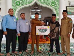 Safwandi Salurkan Dana CSR Bank Aceh untuk Pembangunan Masjid Gampong Baro Teunom