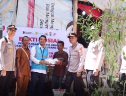 Jelang Hari Bhayangkara ke-79, Polres Aceh Jaya Fasilitasi Pemasangan Listrik Gratis bagi Warga Kurang Mampu