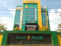 Masyarakat Apresiasi Bank Aceh Cabang Calang Tetap Melayani Nasabah di saat Listrik Padam