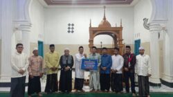 Pemkab Aceh Jaya Salurkan Bantuan Rp66 Juta Untuk Santri Korban Banjir di Aceh Jaya