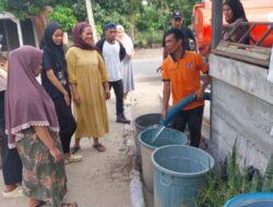Kemarau Panjang, BPBK Aceh Jaya Salurkan Air Bersih untuk Warga