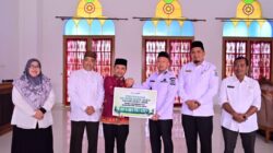 Bank Aceh Syariah Cabang Calang Serahkan Deviden Rp5,48 Miliar dan Zakat Rp400 Juta kepada Bupati