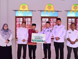 Bank Aceh Syariah Cabang Calang Serahkan Deviden Rp5,48 Miliar dan Zakat Rp400 Juta kepada Bupati