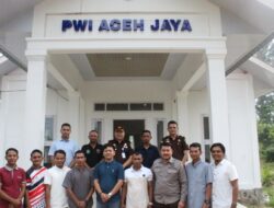 Kajari Aceh Jaya Sambangi Kantor PWI di Momen HUT Kejaksaan ke 81